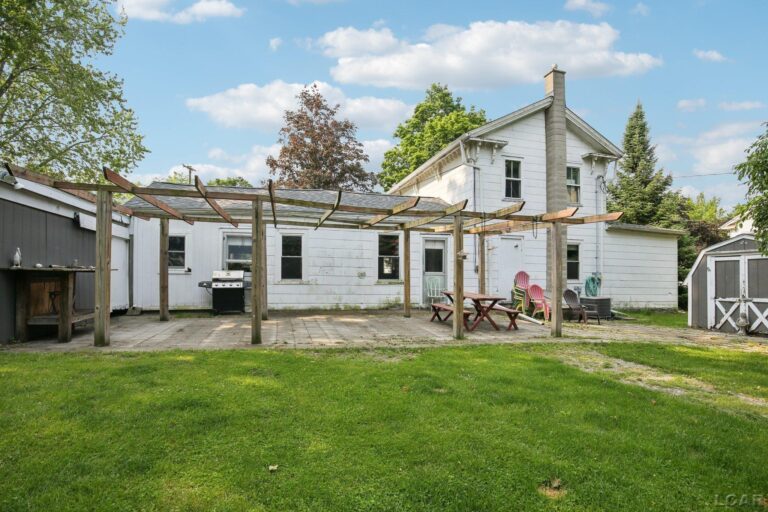 111 Washington Street, Clinton MI 49236