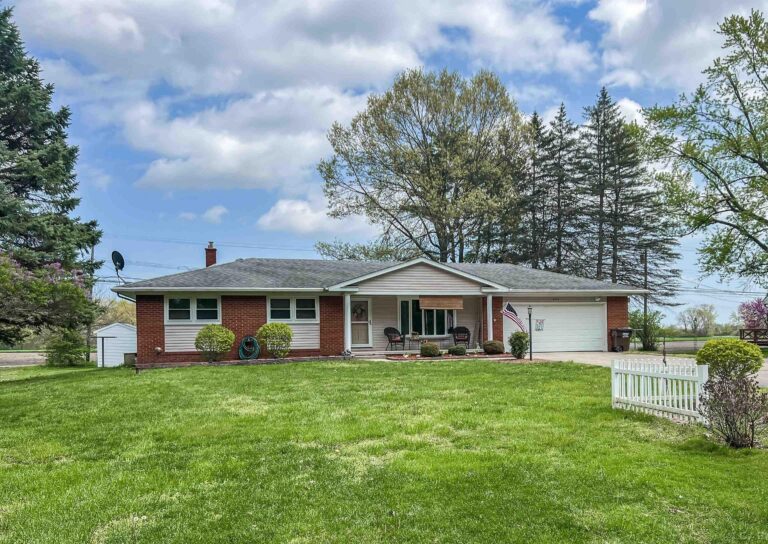 2046 N Raisinville Road, Monroe MI 48162