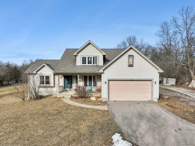 21200 Willow Rd Road, Manchester MI 48158
